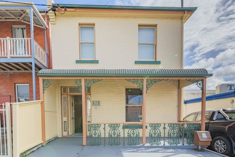 4 Bedroom House - Hobart CBD - Free Parking - Free WIFI - Taree Accommodation 14