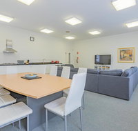 4 Bedroom House - Hobart CBD - Free Parking - Taree Accommodation