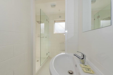 4 Bedroom House - Hobart CBD - Free Parking - Free WIFI - Taree Accommodation 11