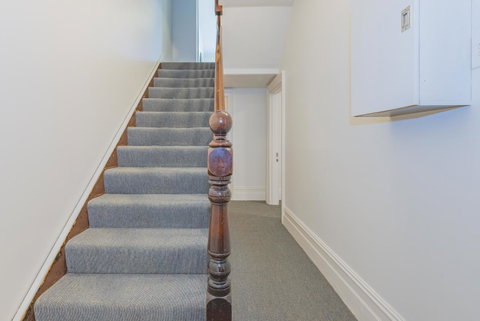 4 Bedroom House - Hobart CBD - Free Parking - Free WIFI - Taree Accommodation 7