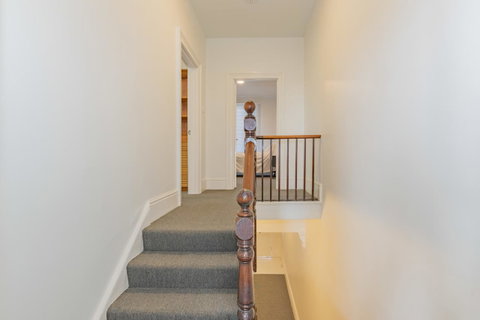 4 Bedroom House - Hobart CBD - Free Parking - Free WIFI - Taree Accommodation 19