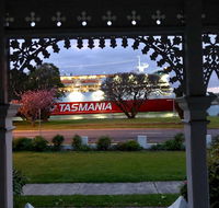 Riverbank villa - 4 bedroom house villa - Taree Accommodation