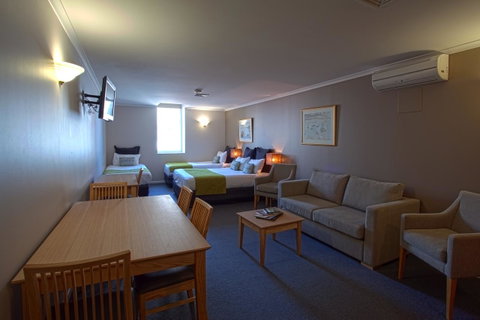 Hobart Waterfront Apartments - Taree Accommodation 18