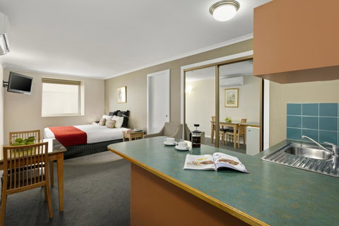 Hobart Waterfront Apartments - Taree Accommodation 0