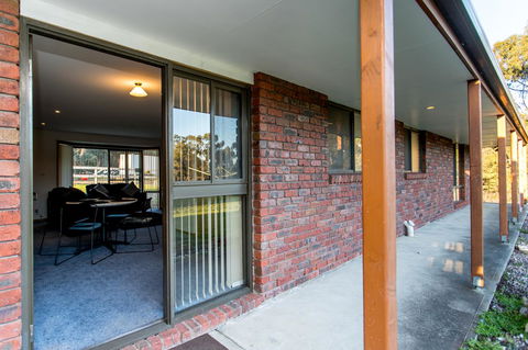 Acton Park Holiday Units - Taree Accommodation 2