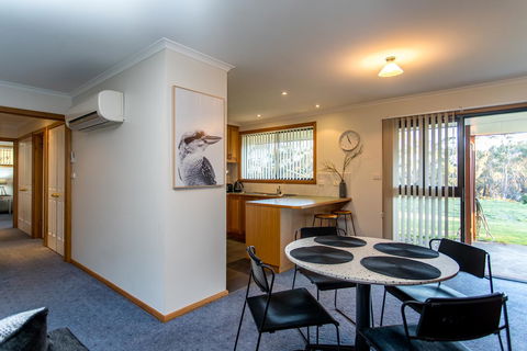 Acton Park Holiday Units - Taree Accommodation 3