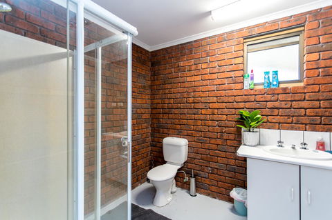 Acton Park Holiday Units - Taree Accommodation 14
