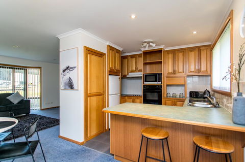 Acton Park Holiday Units - Taree Accommodation 10