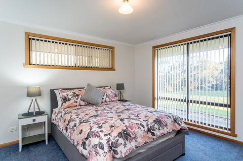 Acton Park Holiday Units - Taree Accommodation 7