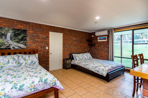 Acton Park Holiday Units - Taree Accommodation 11