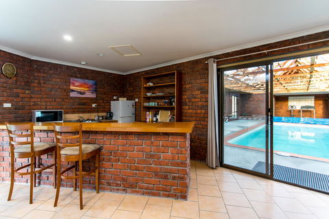 Acton Park Holiday Units - Taree Accommodation 12