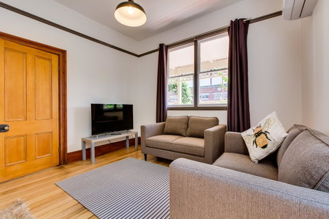 Rosehaven Cottage - Taree Accommodation 10