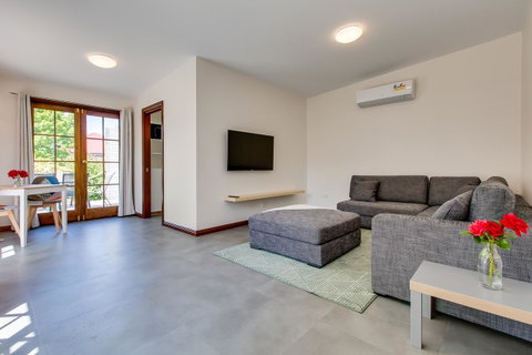 Rosehaven Cottage - Taree Accommodation 4