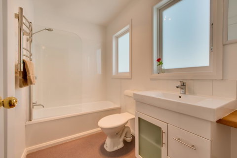 Rosehaven Cottage - Taree Accommodation 16