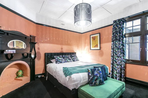 Insomnia On Elizabeth - Taree Accommodation 2