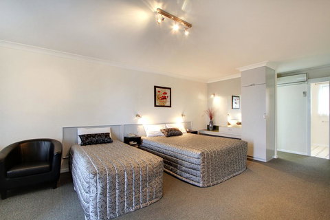 Tamar River Villas - Taree Accommodation 2