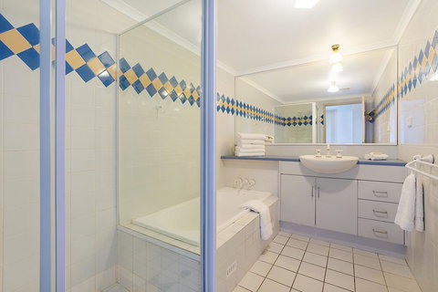 Newcastle Short Stay Apartments - Sandbar Newcastle Beach - Taree Accommodation 3