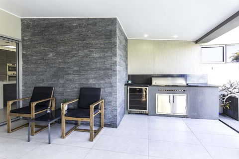 NewPort Dream Quiet Island - No Party - Taree Accommodation 3