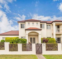 Nice home in the Regatta waters estate close to theme parks