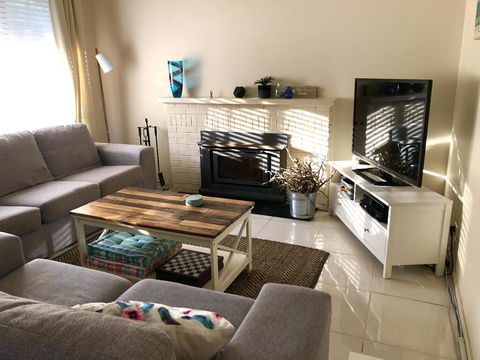 Ocean Beach Cottage - Taree Accommodation 3