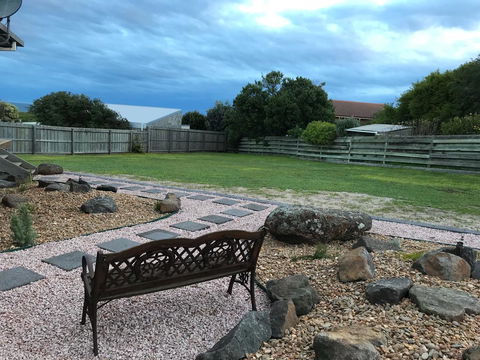 OCEAN BREEZE - Taree Accommodation 0