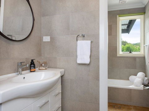 Ocean Mist Cottage - Across From Pet Friendly Beach - Taree Accommodation 2