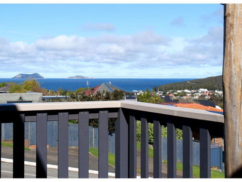 Ocean, Islands & Whales :) - Taree Accommodation 2