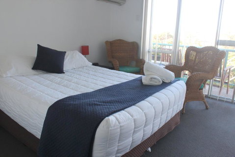 Oceanside Hawks Nest - Taree Accommodation 3