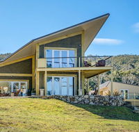 On the Huon River - Taree Accommodation