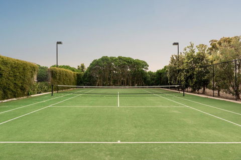 ONE LEVEL AT BROADBEACH RESORT - Taree Accommodation 1