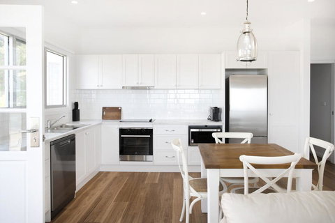 Pa's Beach House - Apartment 2 - Taree Accommodation 1