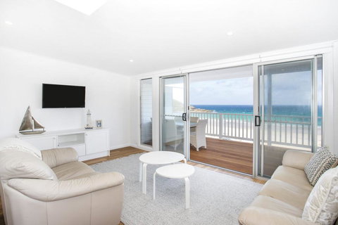 Pa's Beach House - Apartment 2 - Taree Accommodation 2