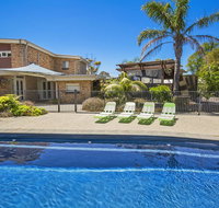 Paw Up Luxury Villa in Rye - Taree Accommodation