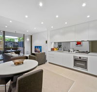 Peaceful Water-side Retreat With Huge Courtyard. - Taree Accommodation