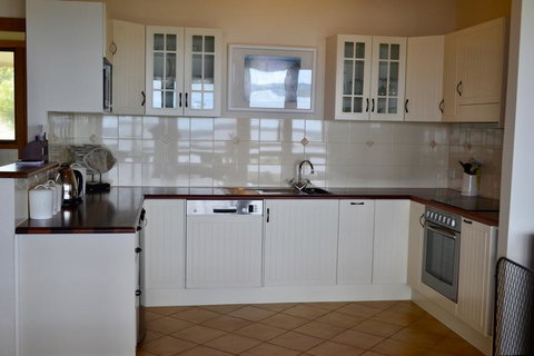 Pelican Lagoon Cabin - Taree Accommodation 3