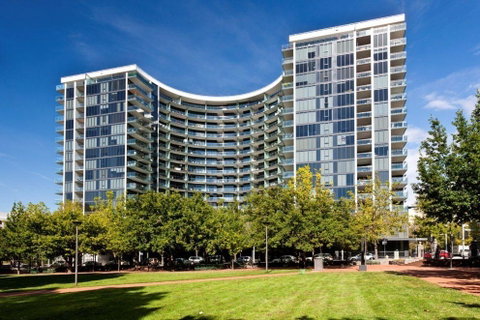 Perfectly Located Modern Apartment - Canberra CBD - Taree Accommodation 2