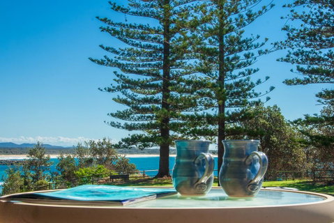 PERFECTLY POSITIONED BEACHFRONT APARTMENT-GREAT LOCATION WITH OCEAN VIEWS - Taree Accommodation 0