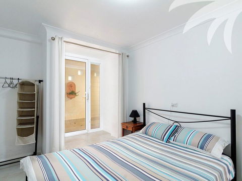 Picture Perfect Lizzie Palms 2 - Taree Accommodation 1