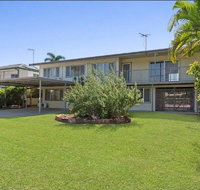 Private Abode and Handy location with a pool - Taree Accommodation