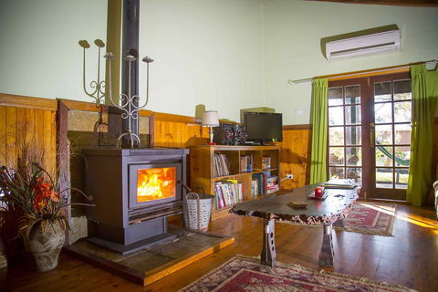 Red Tractor Retreat - Taree Accommodation 3
