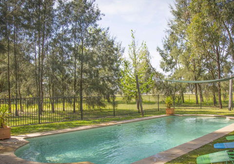 Red Tractor Retreat - Taree Accommodation 2