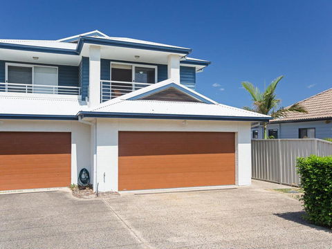 Relax At Pacific', 1/26 Pacific Avenue - Private Duplex With Enclosed Yard - Taree Accommodation 0