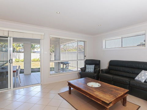 Relax At Pacific', 1/26 Pacific Avenue - Private Duplex With Enclosed Yard - Taree Accommodation 3