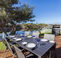 Relaxing Waterfront Property in Quiet Location - Taree Accommodation