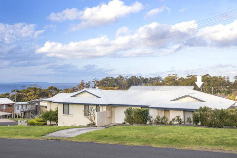 Riley 2/2 - Mollymook - Taree Accommodation 0
