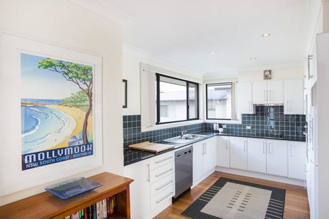 Riley 2/2 - Mollymook - Taree Accommodation 3