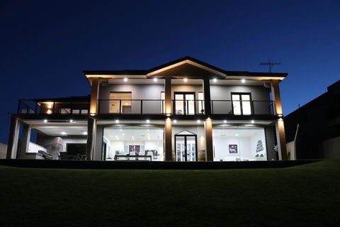 River Devine - Taree Accommodation 1