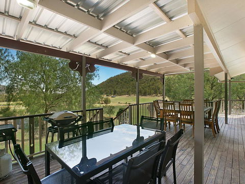 Rosa House In Broke, 4br House In Walking Distance To Cellar Doors - Taree Accommodation 0