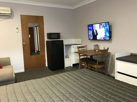 Roydons Motor Inn - Taree Accommodation 0