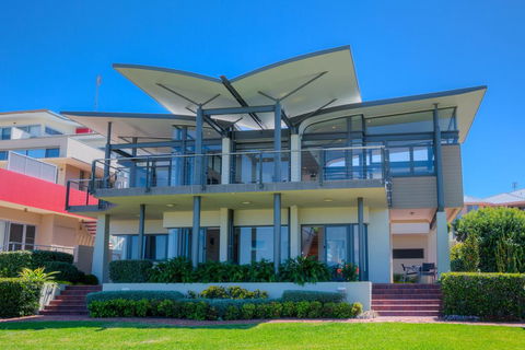 Sails On The Beachfront - Exclusive Seaside Home - Taree Accommodation 1